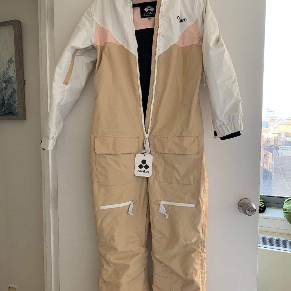 Oneskee snowsuit xs